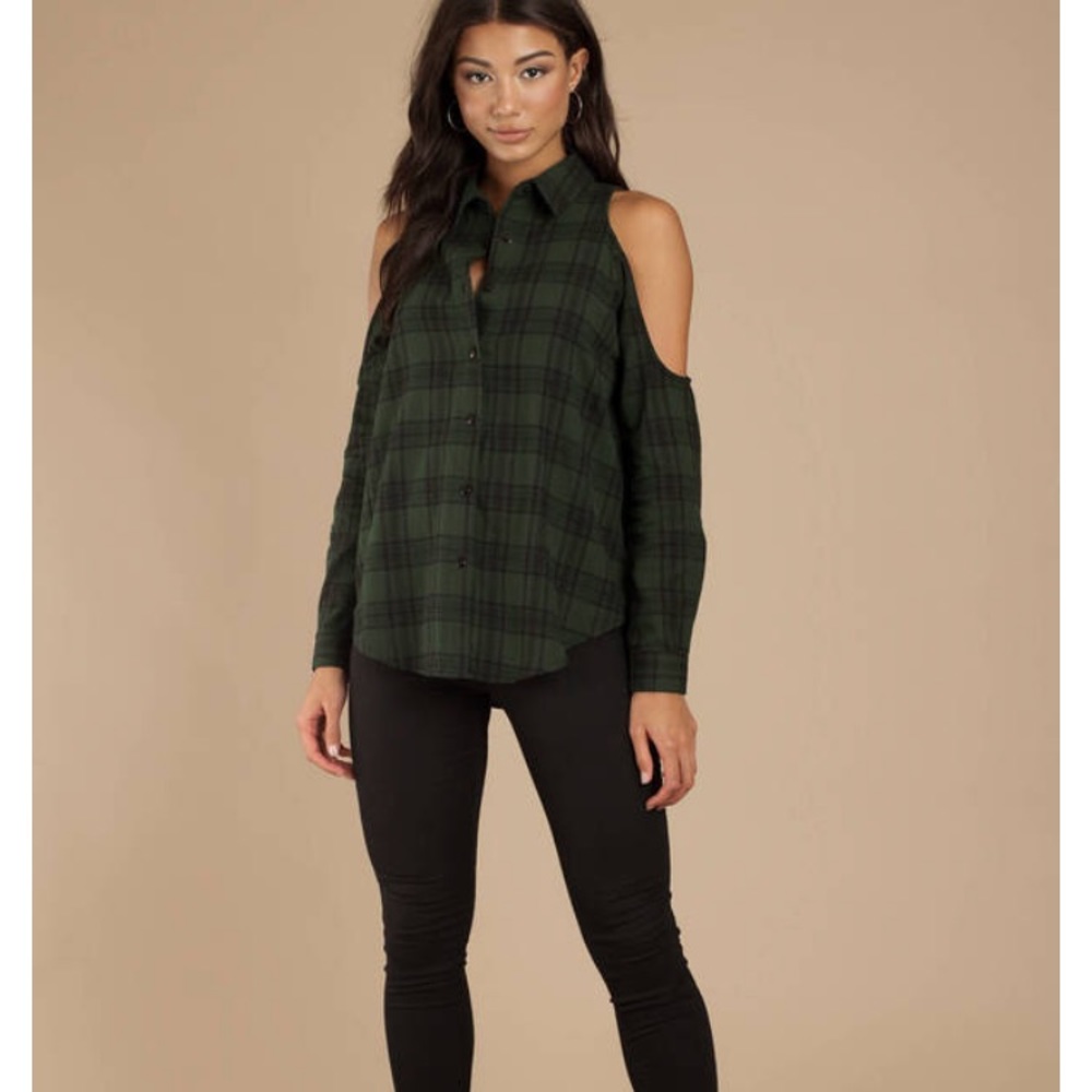 ADORN GREEN PLAID COLD SHOULDER TOP